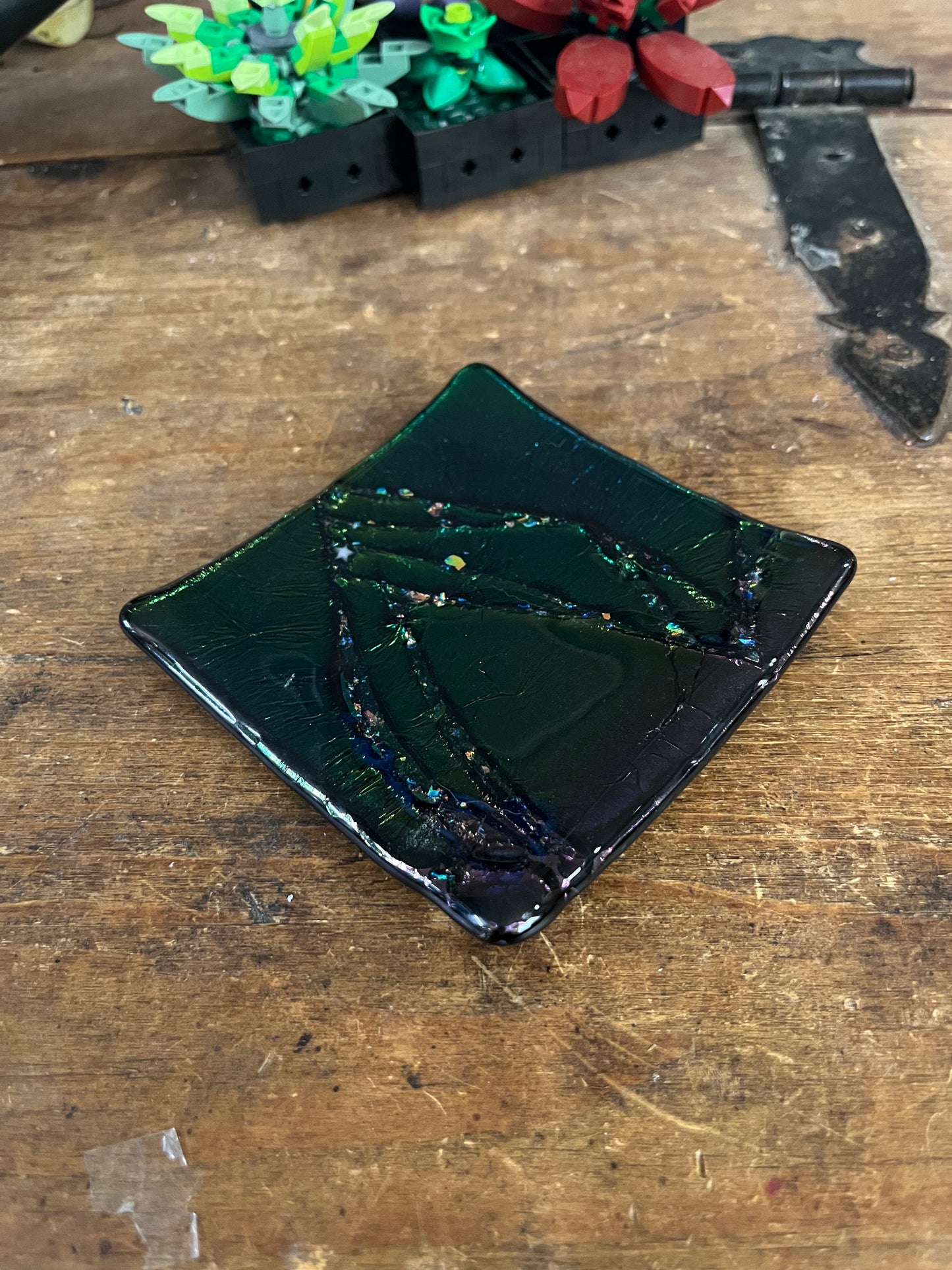 Dichroic Decretive Plate